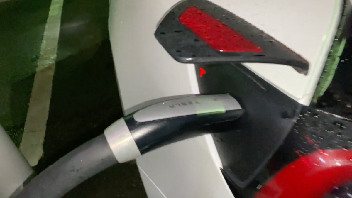 A Tesla Model 3 stuck to the charger and no Tesla support
