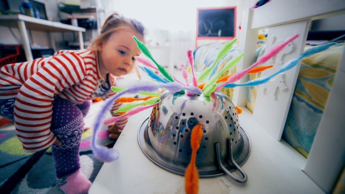 Entertain Your Toddler With a Colander and Pipe Cleaners thumbnail