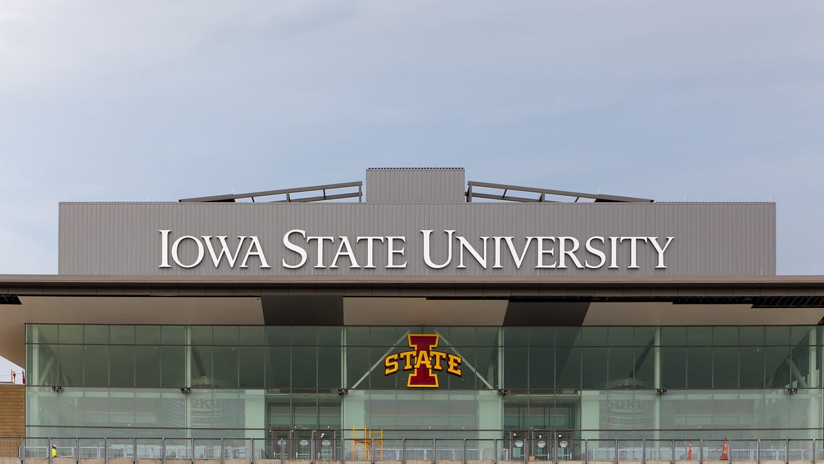 Thousands Of Students Forced To Attend Iowa State After University Sets