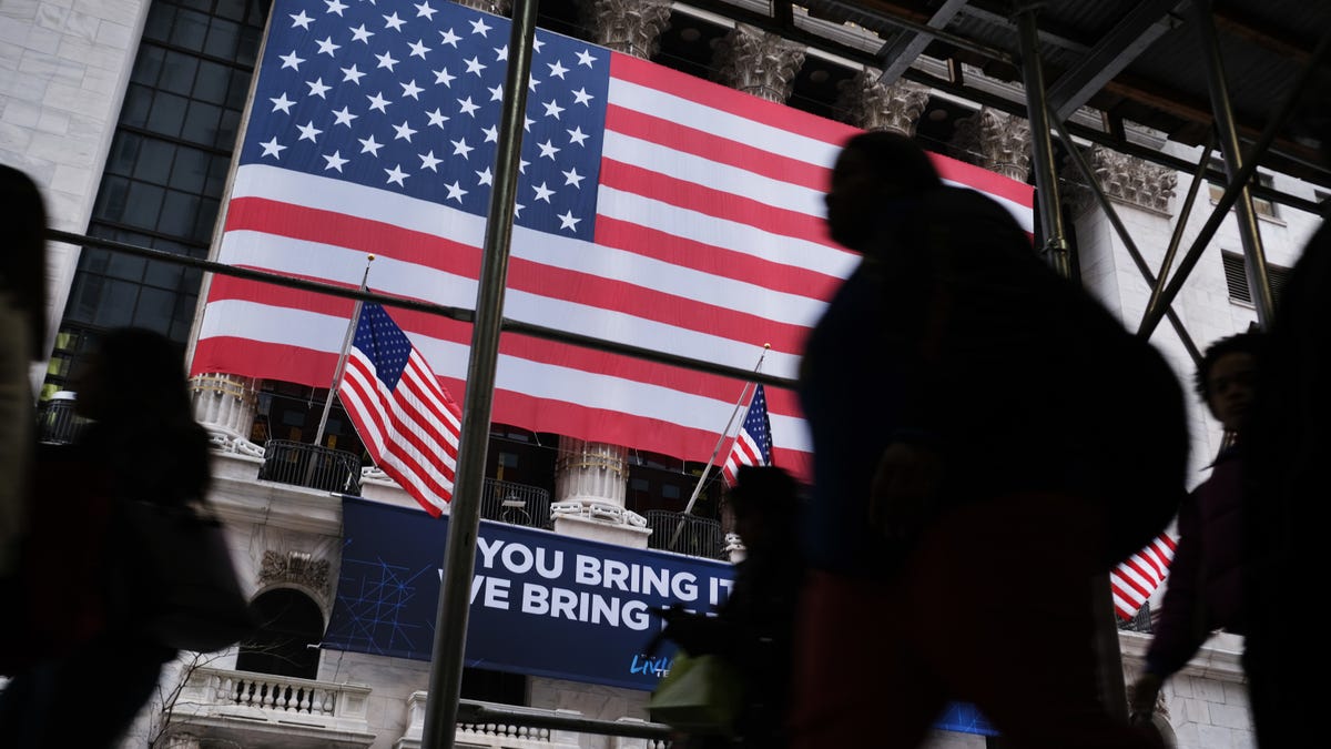 Federal Officials Are Using Your Cellphone Data to Respond to the Outbreak: Report