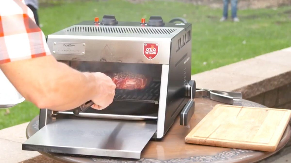 Pat Lafreida S 1 200 Grill Promises Steakhouse Quality At Home