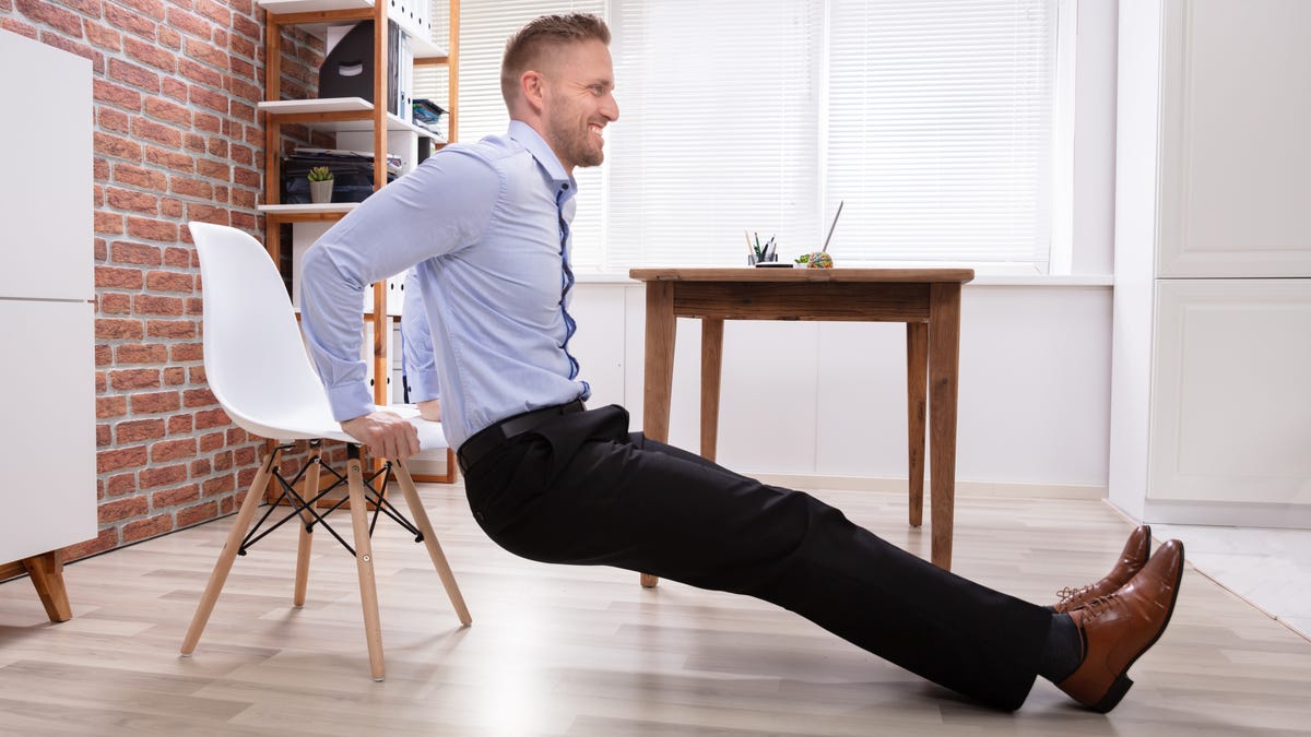 Sử dụng ghế của bạn để tập thể dục tại nhà