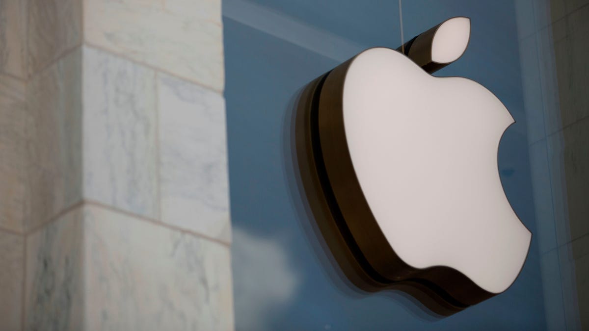 Apple Pushes Back on DOJ Claims That Company Won't Unlock iPhones Belonging to Shooter thumbnail