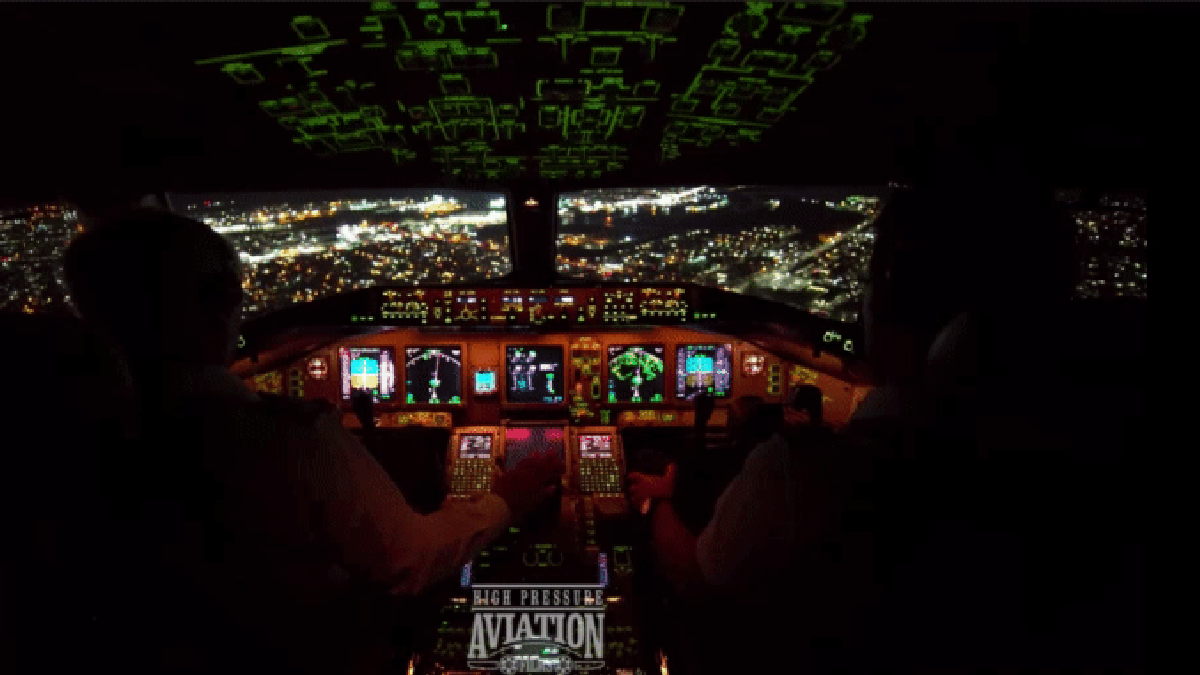 Asi Se Aterriza Un Boeing 777 En La Noche En El Aeropuerto Mas