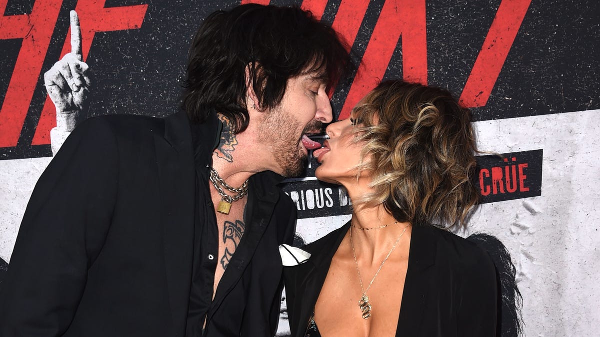 Tommy Lee's Penis Is Now an Instagram Filter