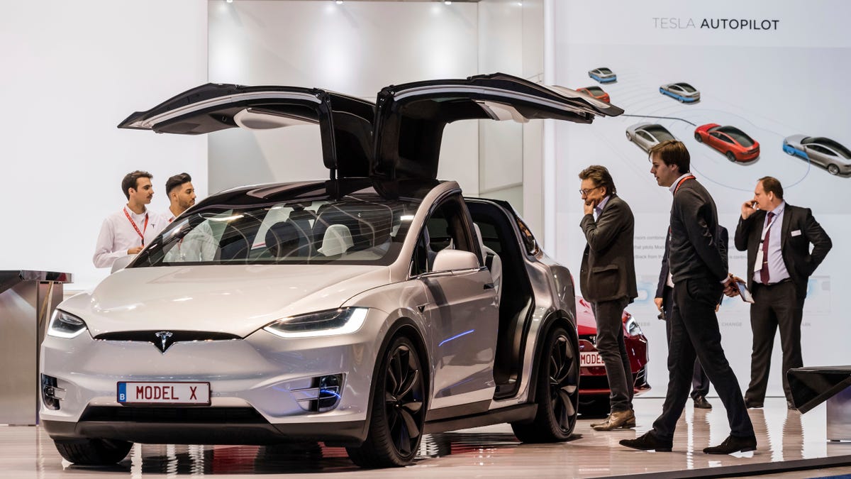 Tesla Cuts Price Of Model X 75d By 3000 As Model 3