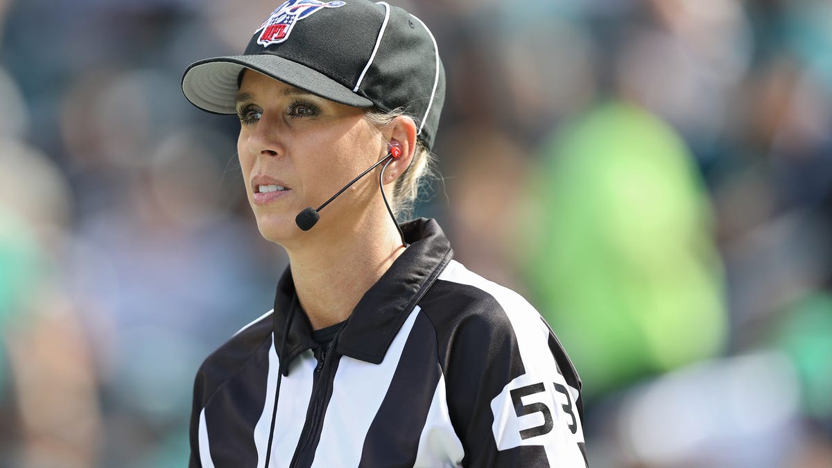Callie Brownson Gender - Browns female coach to handle game-day duties ...