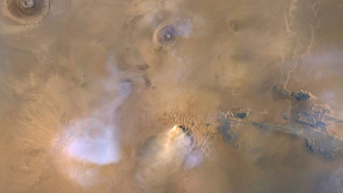 Gigantic Dust Towers on Mars Could Explain How the Red Planet Lost its Water - Gizmodo