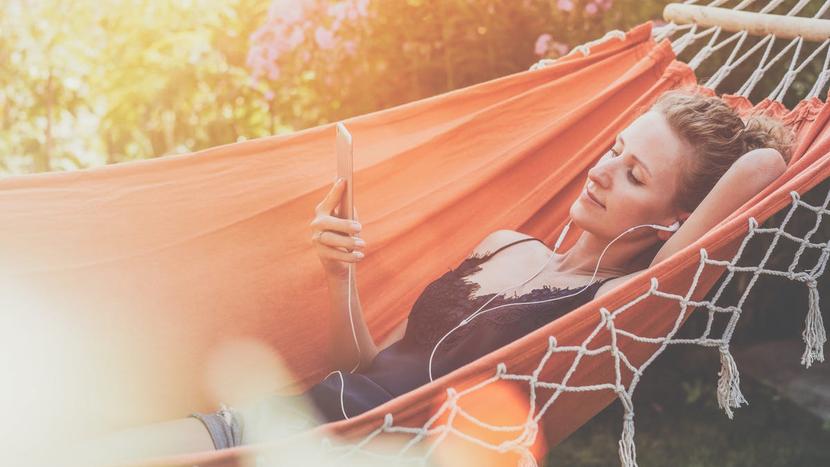 How to Digitally Detox While Still Carrying a Smartphone