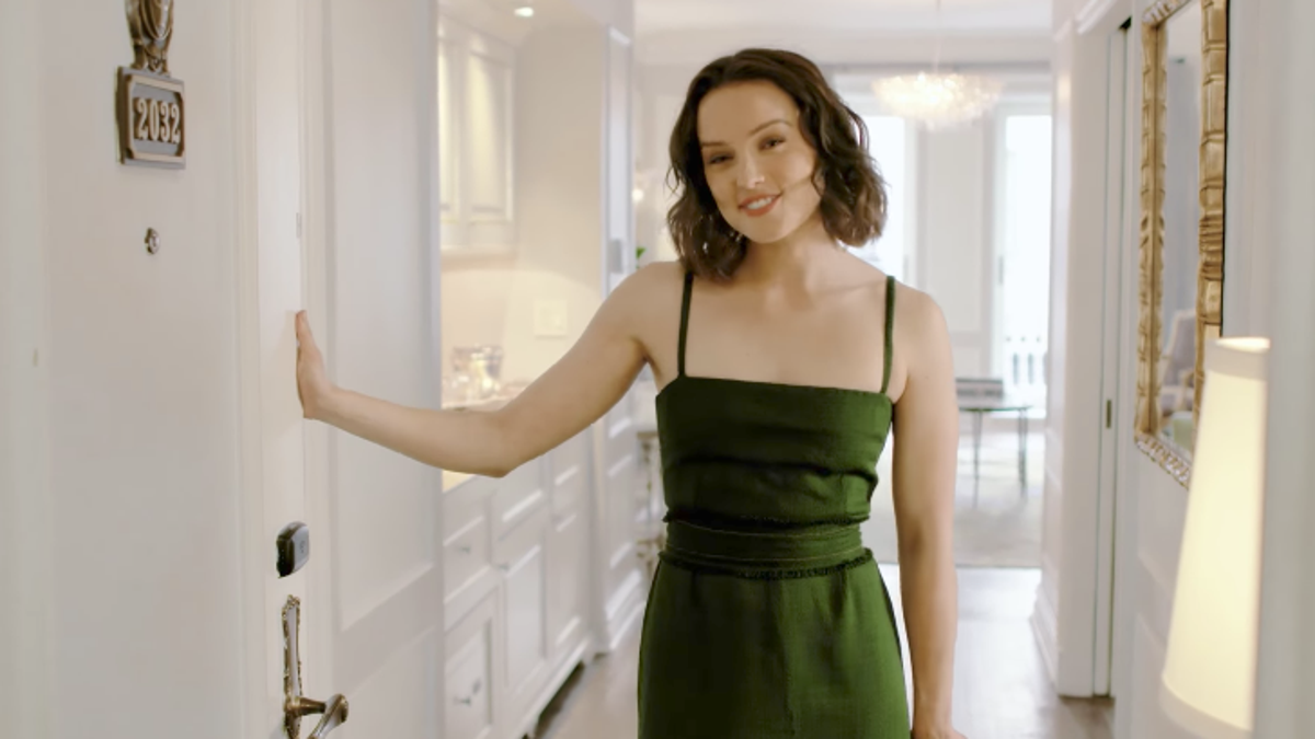 Hang Out With Daisy Ridley In Her Hotel Room In This Totally Not