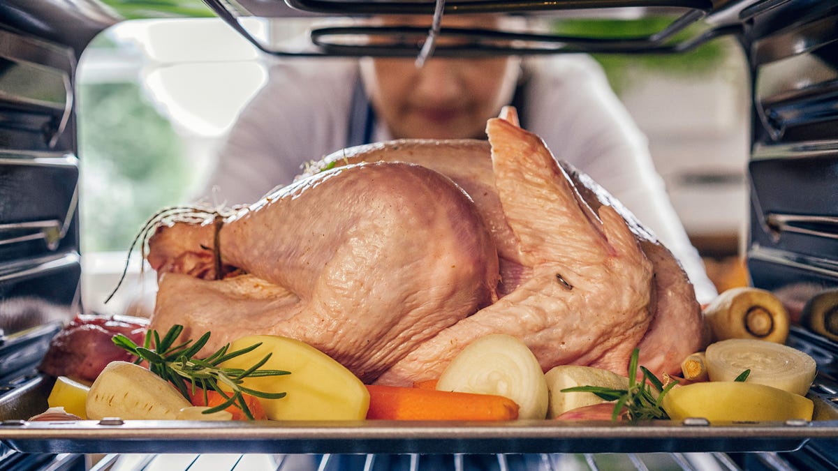 Cook the best Thanksgiving turkey using our 8 simple tips