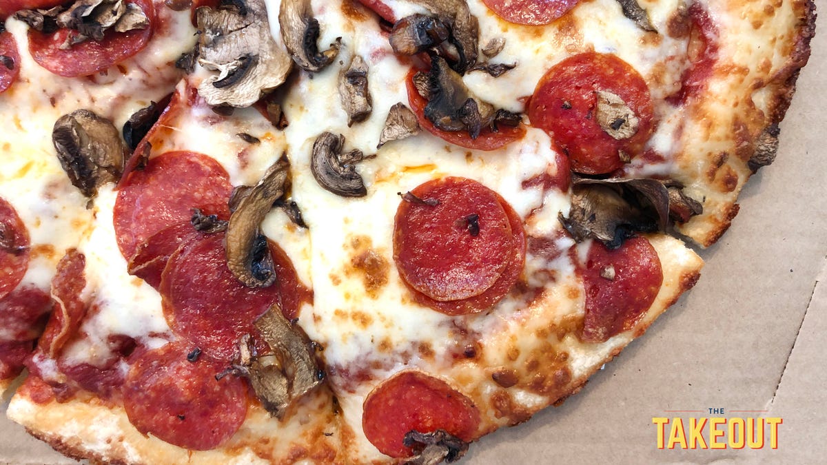 Pizza Hut S New And Improved Pan Pizza Is New But Not Improved
