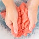 Ilustración del artículo titulado Cómo lavar la ropa a mano en casa
