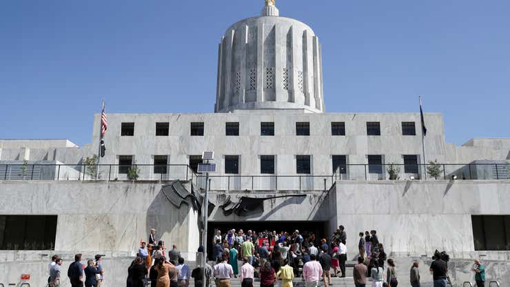 Image for Oregon Republicans Have Walked Out and Formed a Shadow Government Over an Abortion Bill