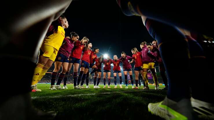Image for Spanish Soccer Federation President Apologizes for Kissing Players, Grabbing Crotch After Win