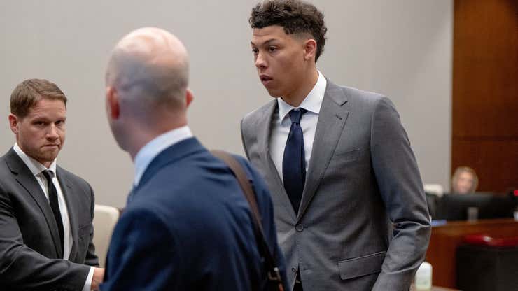 Image for Patrick Mahomes isn't gonna weigh in on brother Jackson's legal troubles [Update]
