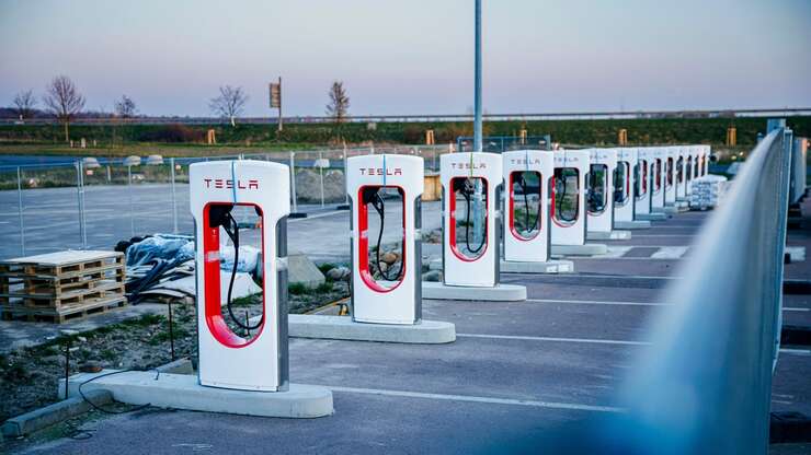 Image for You'll Never Guess Which Automaker (Tesla) Has the Most Expected Recalls