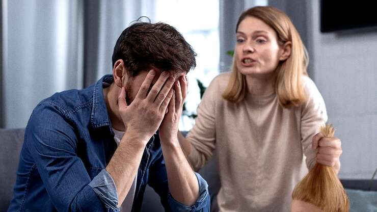 Image for Girlfriend Suspicious Boyfriend Cheating After Finding Another Woman’s Head