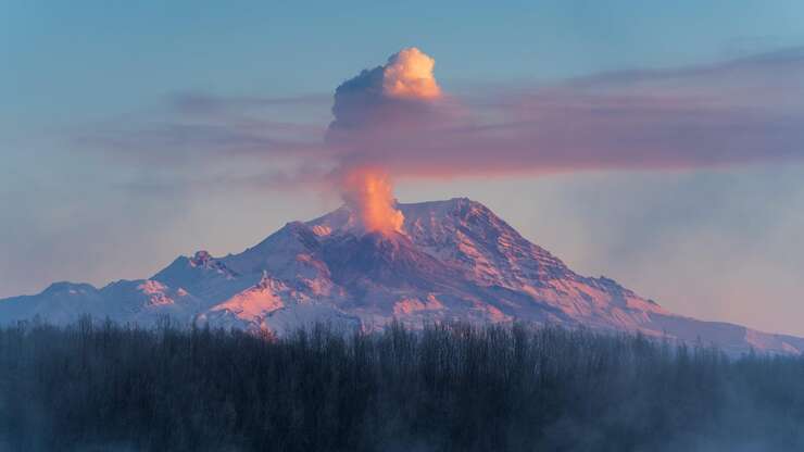 Image for Alaska Airlines Cancels Flights to Anchorage Due to Russian Volcanic Ash