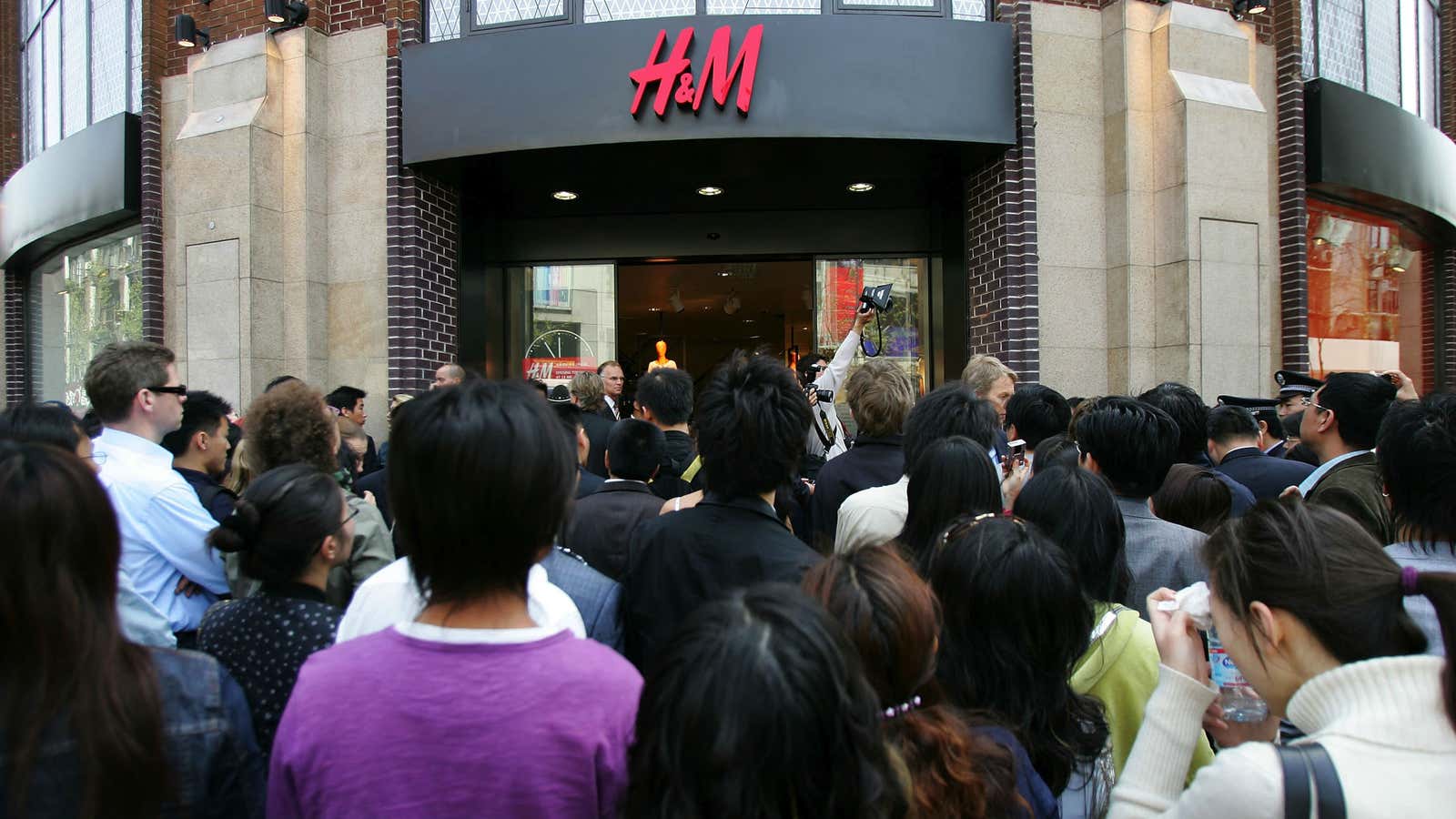 There’s a sea of waiting shoppers in China.