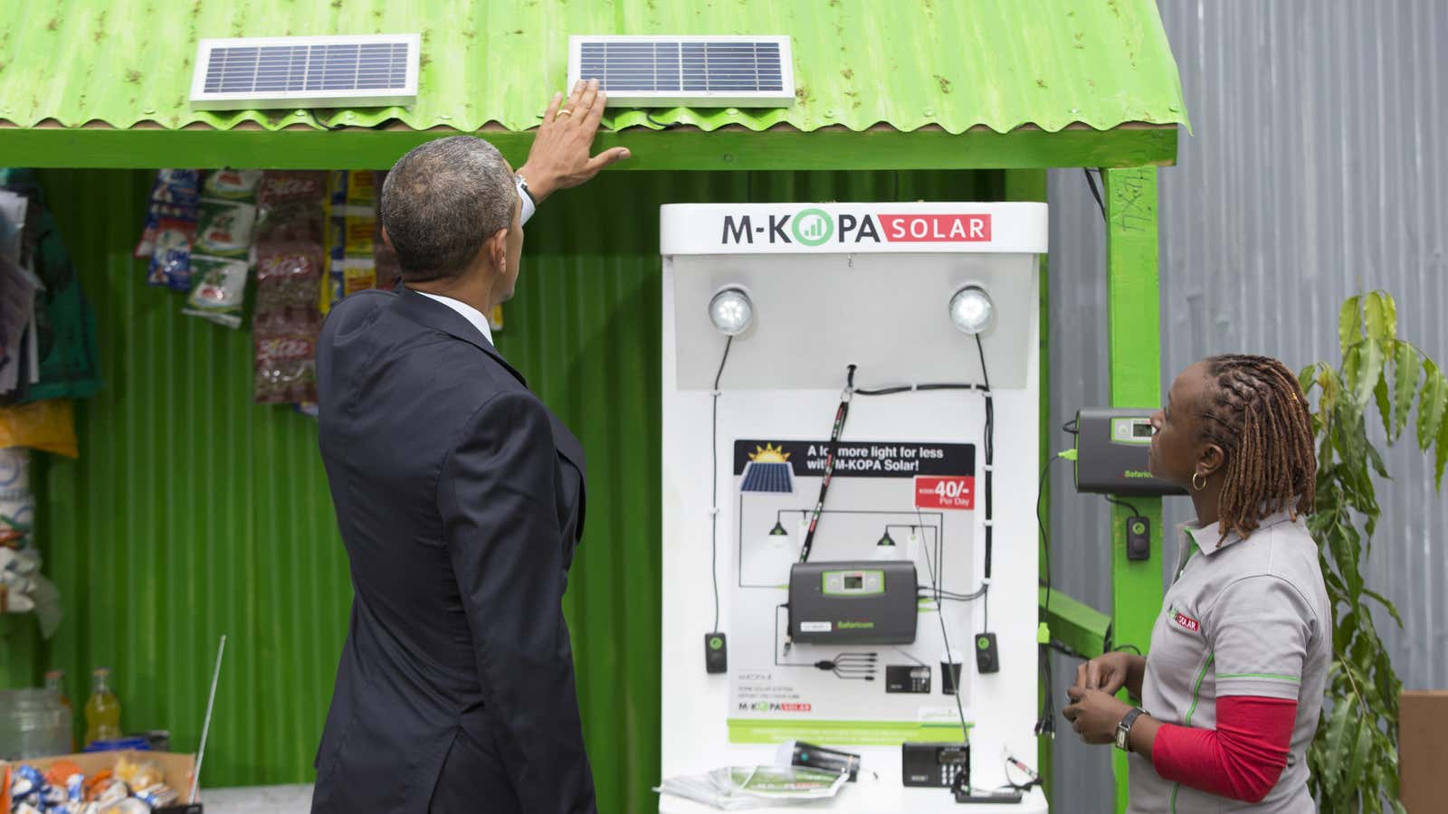 Obama testing the M-Kopa solar kit