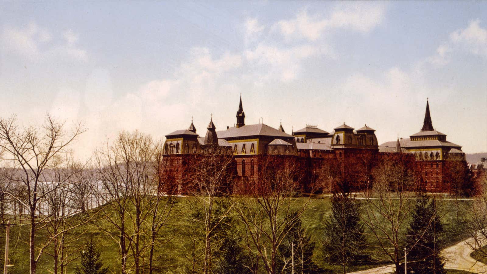 A 1901 postcard of Wellesley College.