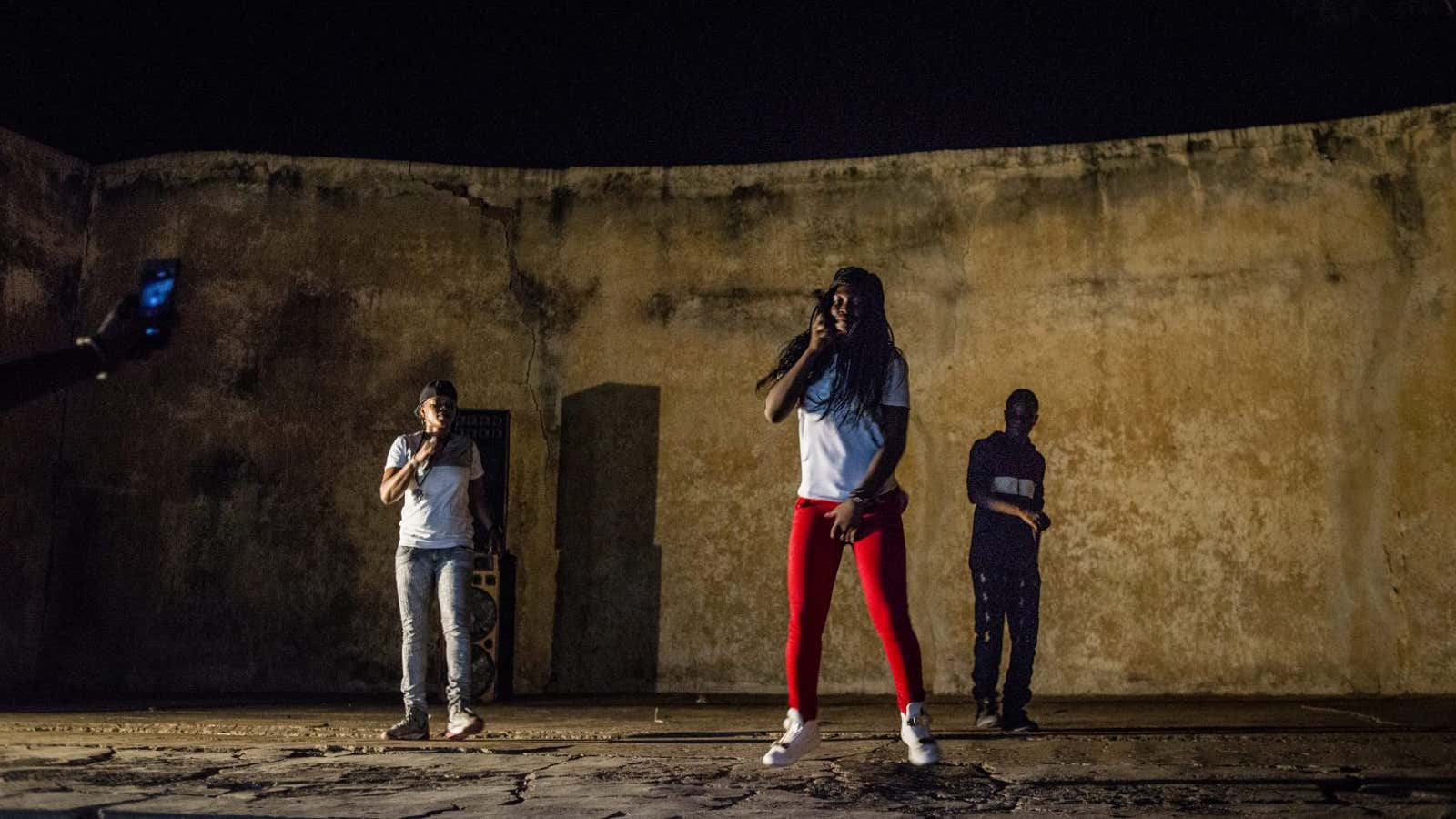 Little Ami (center) takes the stage with Ami (left) during one of her last songs of the evening on May 20, 2017 in Macina, Mali.