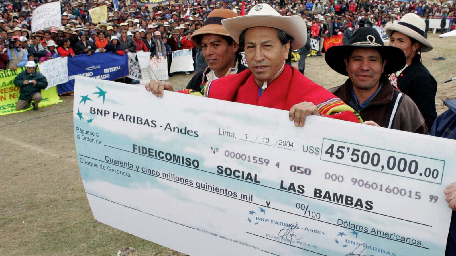 Peruvian president Alejandro Toledo holds a symbolic check for $45.5 million from Xstrata in 2004.