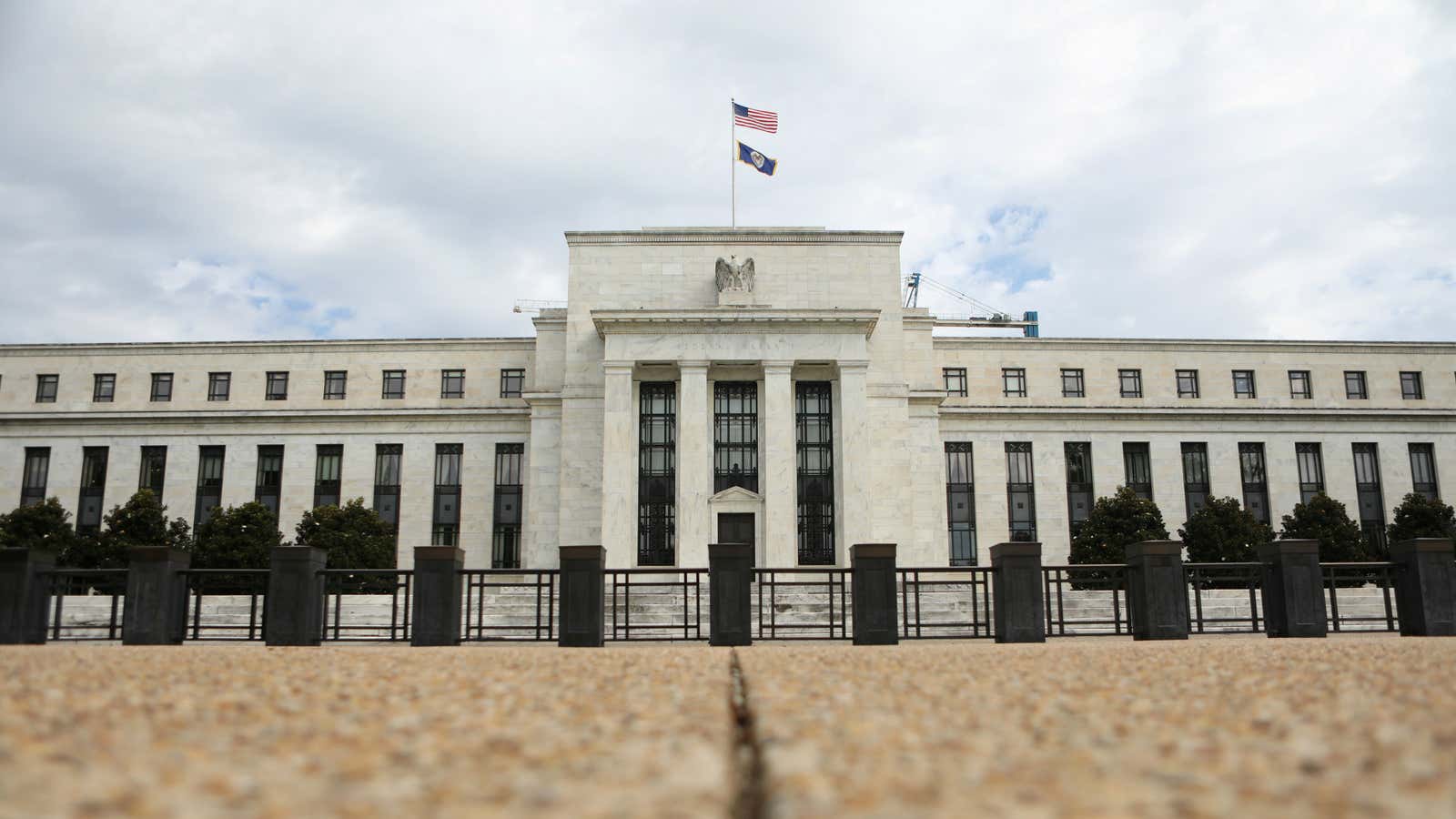 The Fed is raising rates, big banks aren’t.