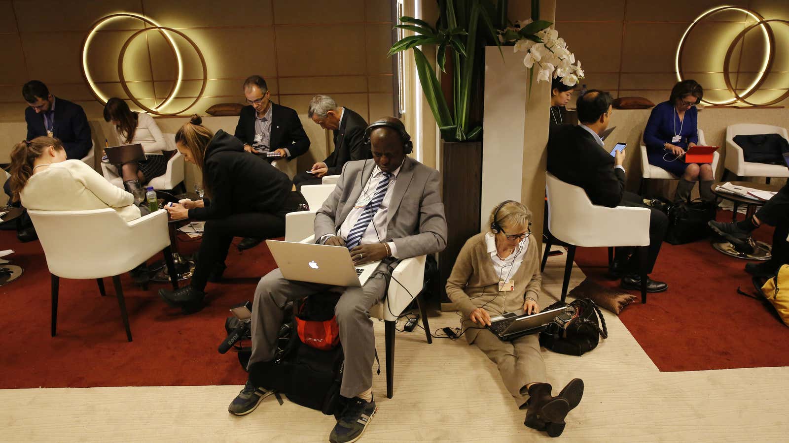 Participants use their smart phones and laptops between sessions during the annual meeting of the World Economic Forum (WEF) in Davos, Switzerland January 22, 2016.…