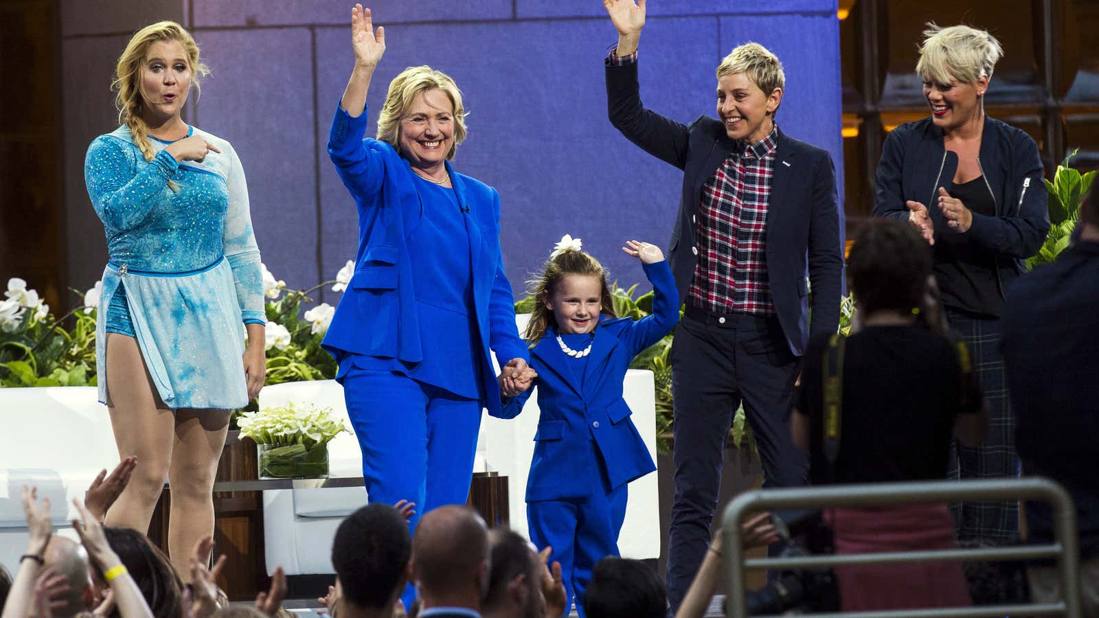 DATE IMPORTED:September 08, 2015U.S. Democratic presidential candidate Hillary Clinton (2nd L) waves with (L-R) comedian Amy Schumer, 5-year-old presidential expert Macey Hensley, television host Ellen…