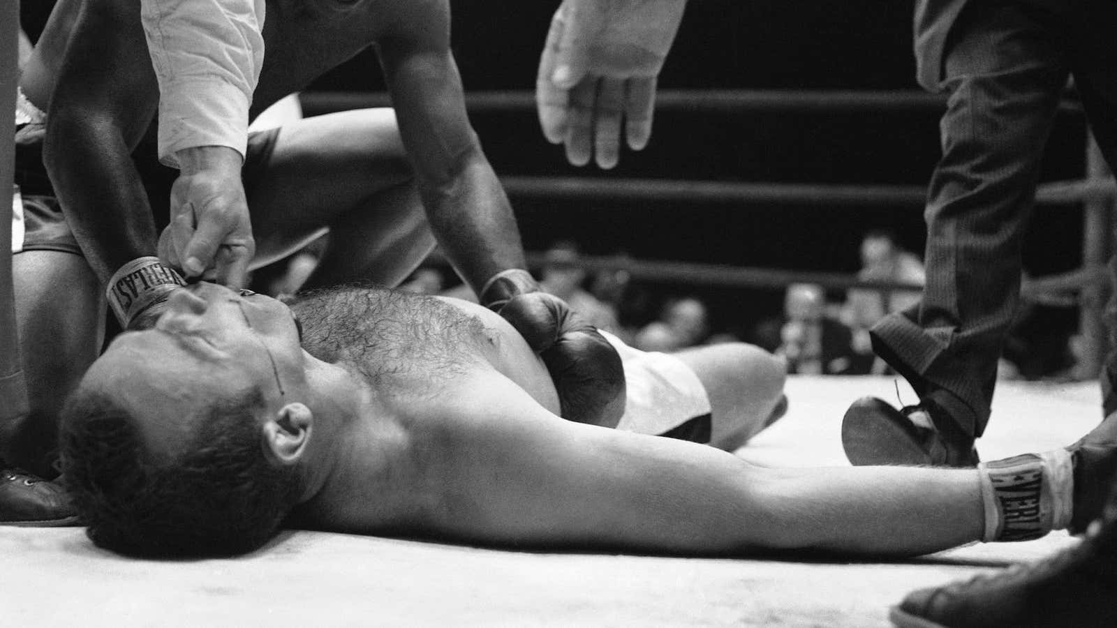 Ingemar Johansson failed to regain consciousness for several minutes after getting knocked out in a 1960 fight.