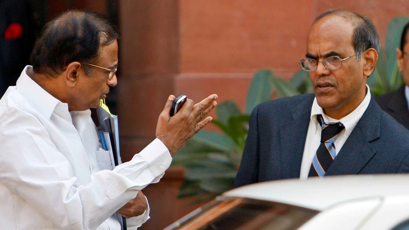 India&#39;s finance minister and central bank governor, trying to sort out the statistics.