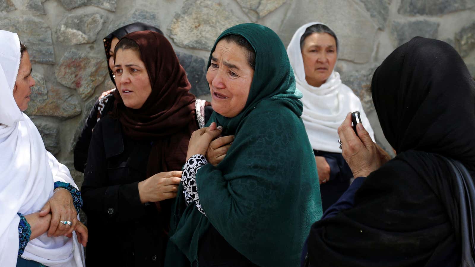 Afghan women mourn outside a hospital after a blast in Kabul, Afghanistan May 31, 2017.