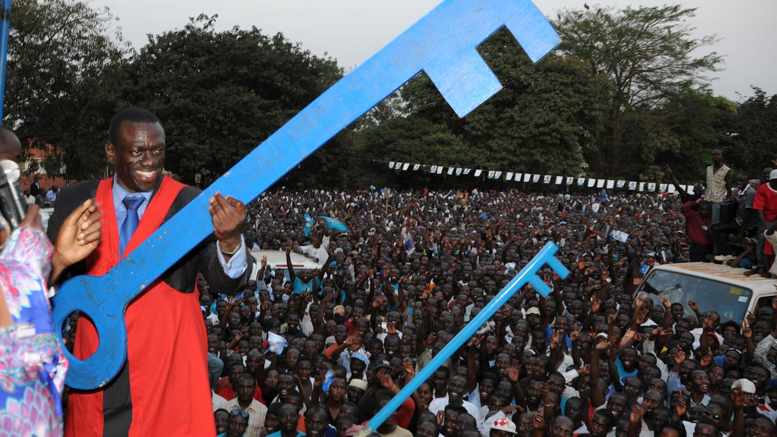 Kizza Besigye campaigning at Makerere University.