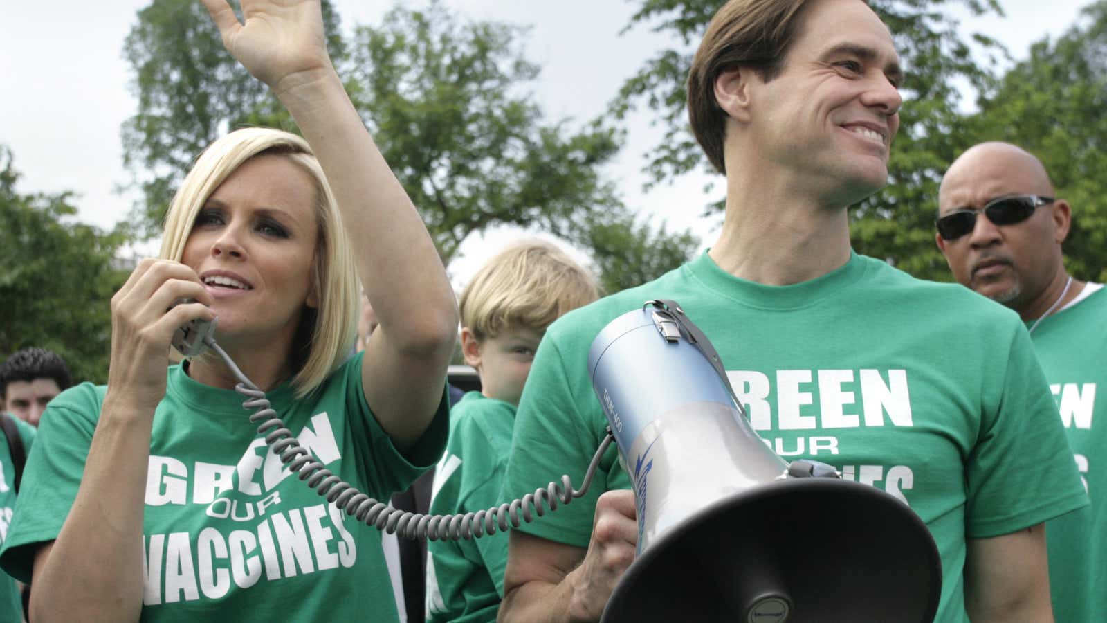 Actors Jim Carrey (R) and Jenny McCarthy take part in a rally calling to eliminate toxins from children’s vaccines near the Washington Monument June 4,…
