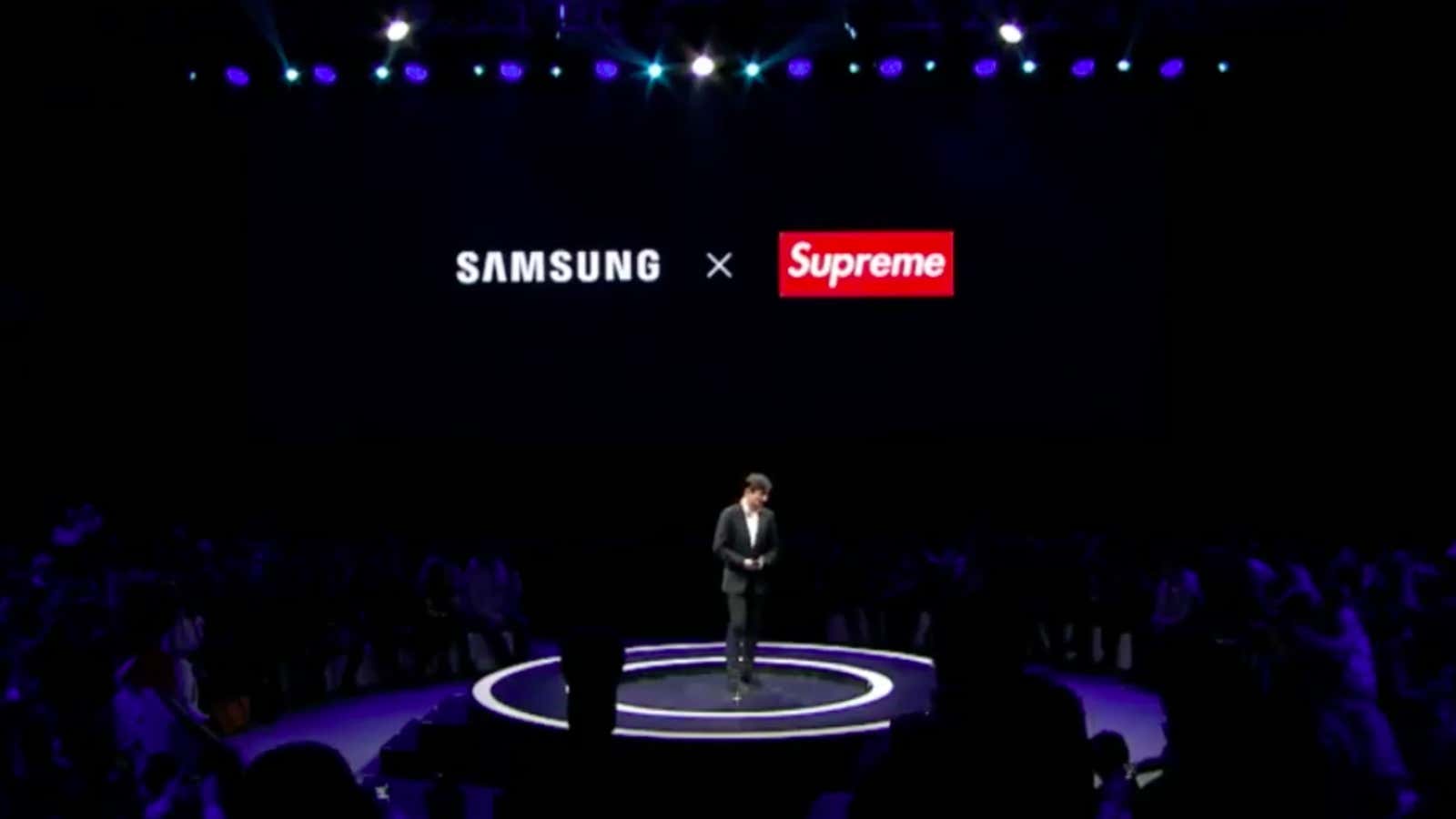 A shot from the Weibo stream where Samsung announced its collaboration with “Supreme.”