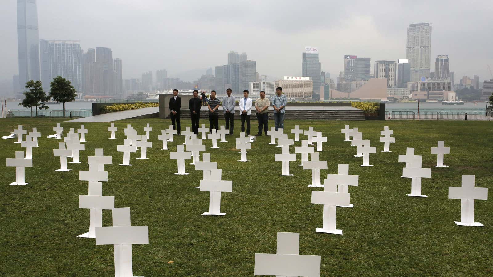 Paper graves set up to protest Zhang Dejiang’s visit mark the deaths of SARS victims in Hong Kong.