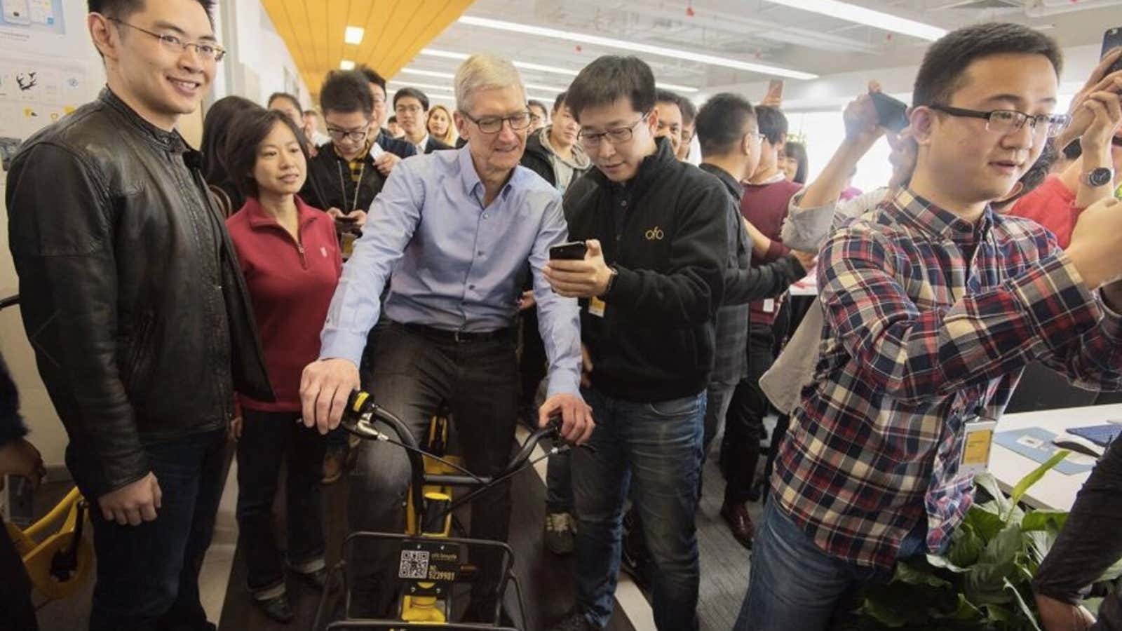 China’s money-burning bike startups have received a blessing from Tim Cook