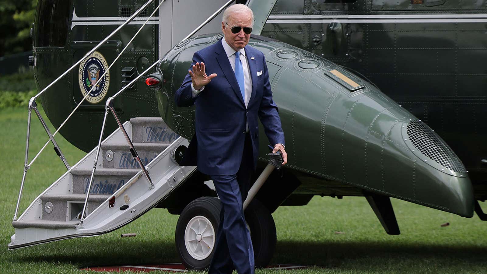 U.S. President Joe Biden arrives at the White House following an interagency briefing on hurricane preparedness at Joint Base Andrews, in Washington, U.S., May 18, 2022. REUTERS/Evelyn Hockstein