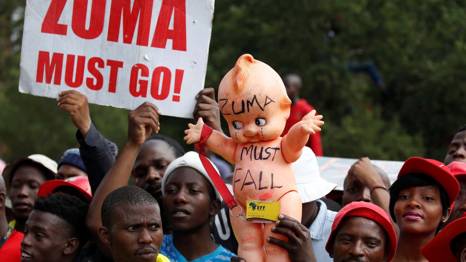 Protesters call for the removal of President Jacob Zuma outside the Union Buildings in Pretoria, South Africa, November 2, 2016. REUTERS/Mike Hutchings – RTX2RJRX