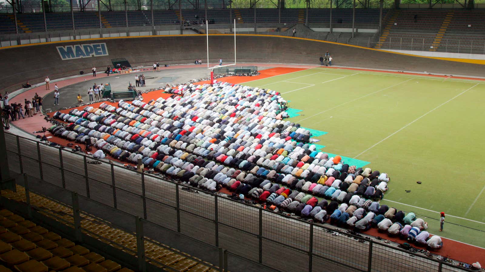 Friday prayer of muslim community in Milan’s velodrome in 2008 after the local mosque was closed.