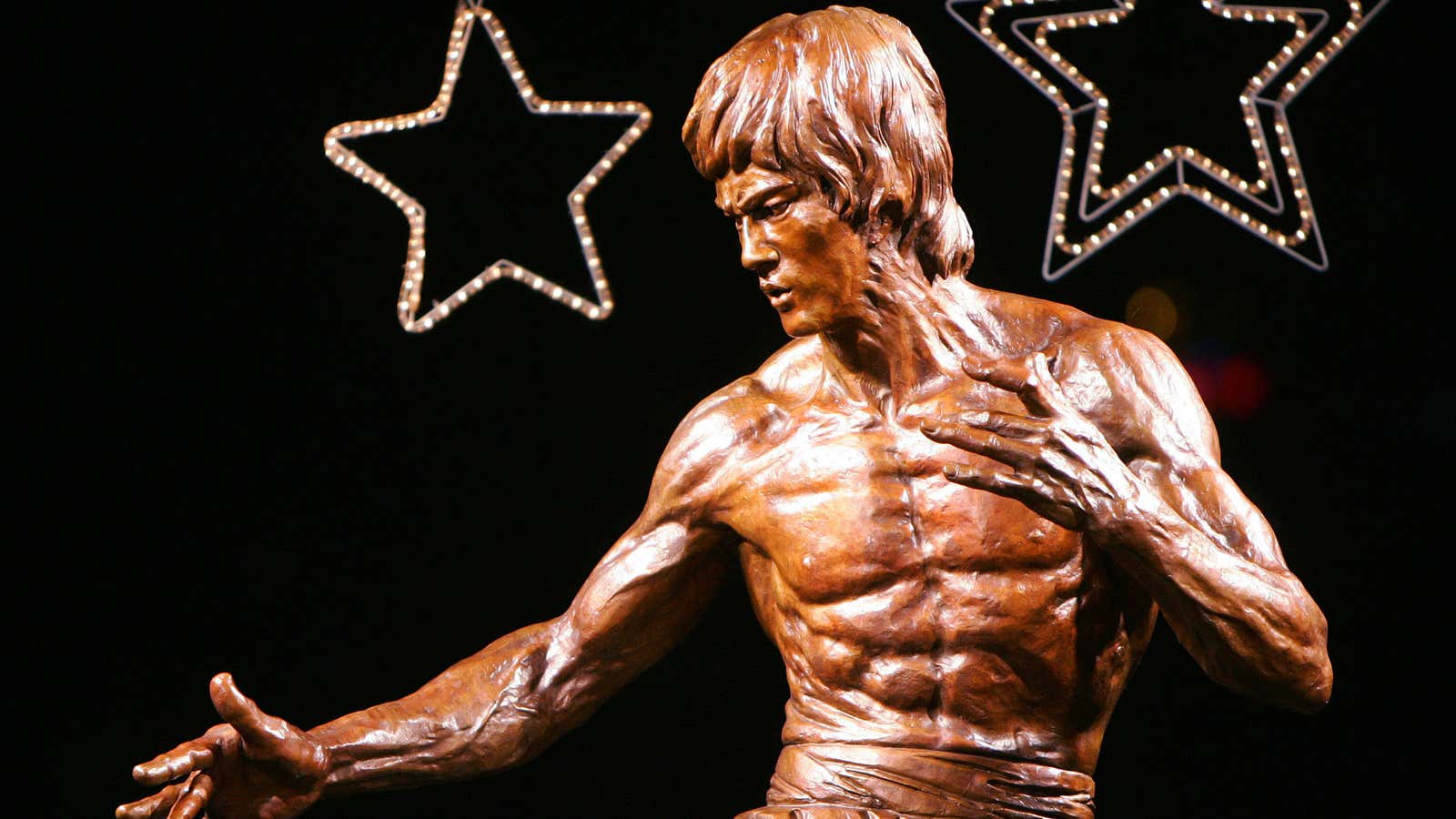 Bruce Lee may be famous as a combat fighter, but it’s with his mind that he really got there.
