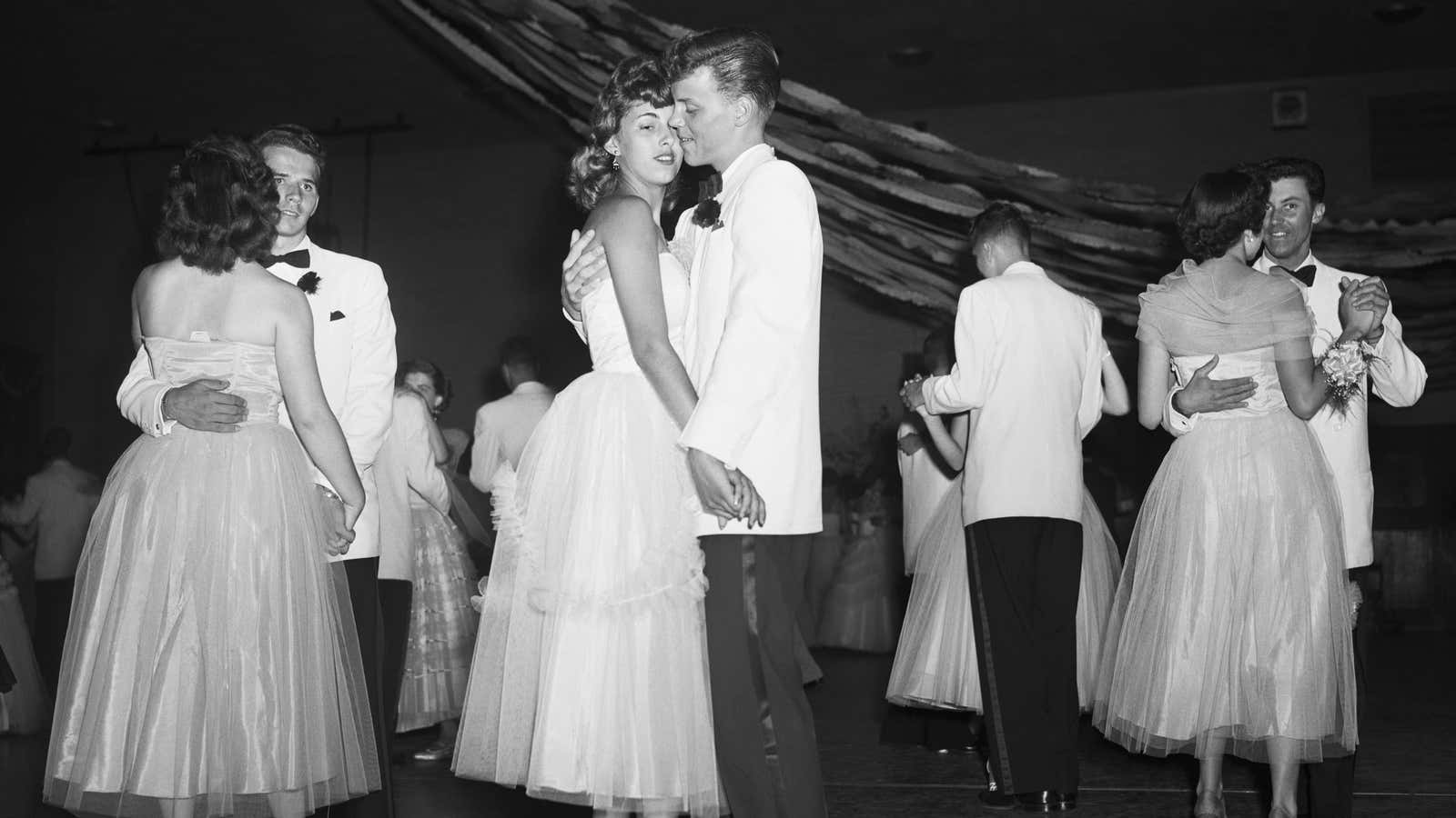 The prom dress An anthropological history of Americas sexual coming-of-age costume pic