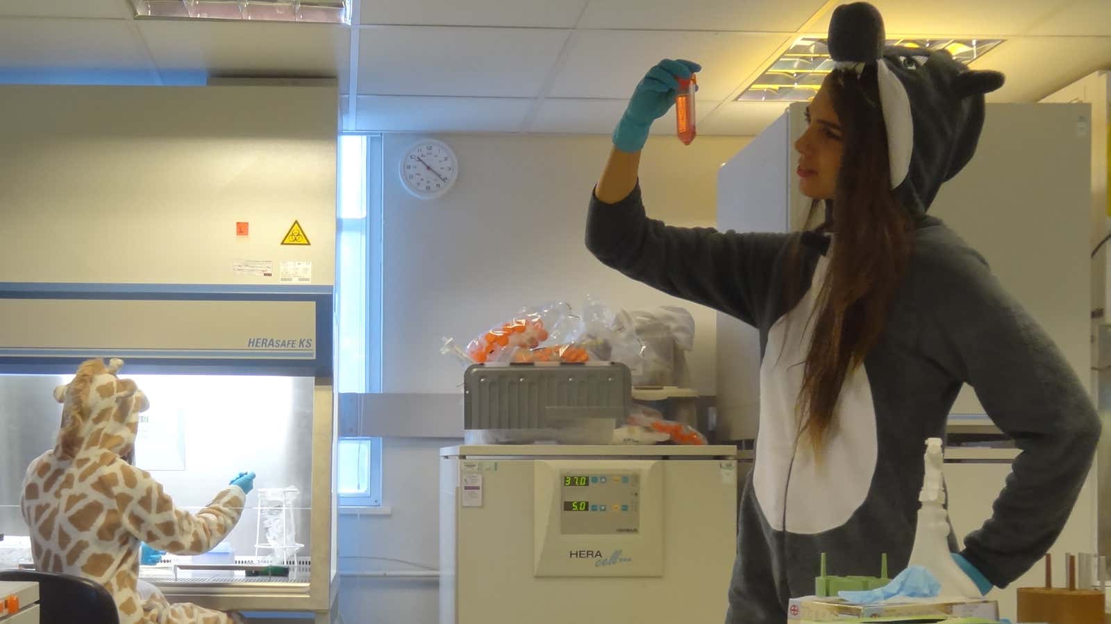Zoé Vincent-Mistiaen, a PhD student at The Francis Crick Institute in London, being #distractinglysexy