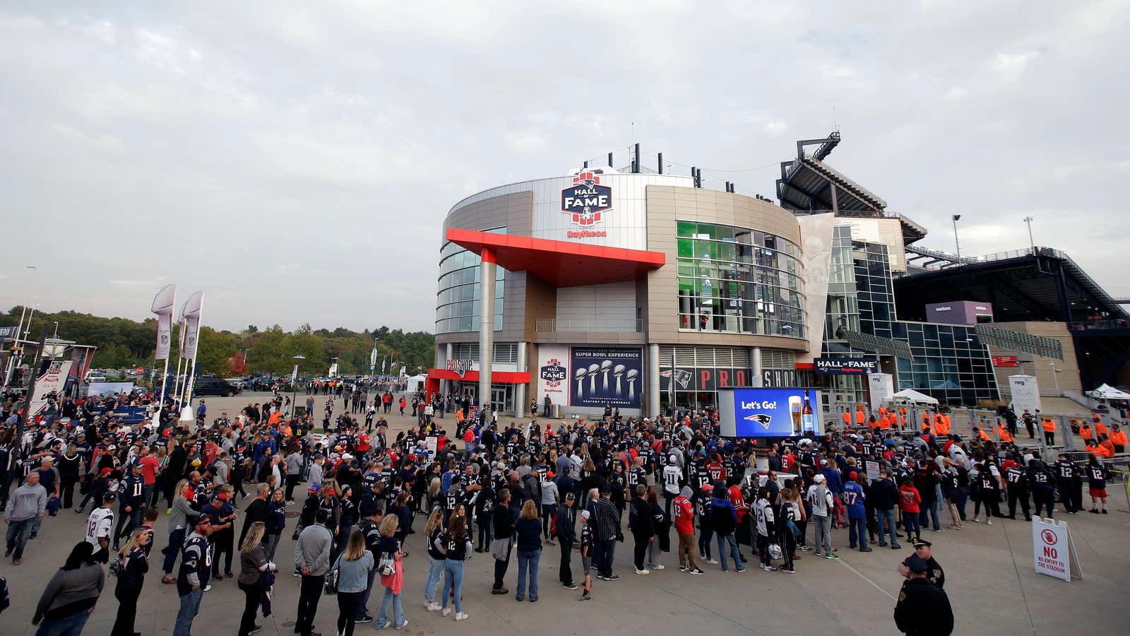 Video Football fan killed after altercation at Patriots-Dolphin game - ABC  News