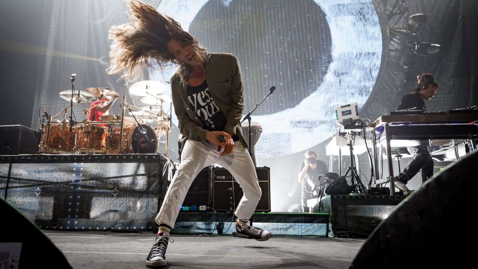 Incubus’s Brandon Boyd, rocking out.