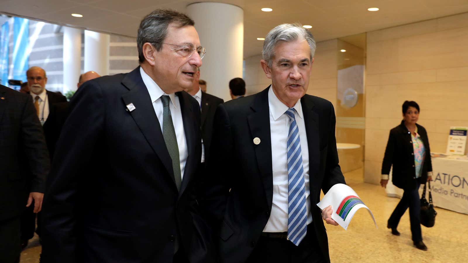 Expert readers of tea leaves: ECB President Mario Draghi and Fed Chair Jerome Powell.
