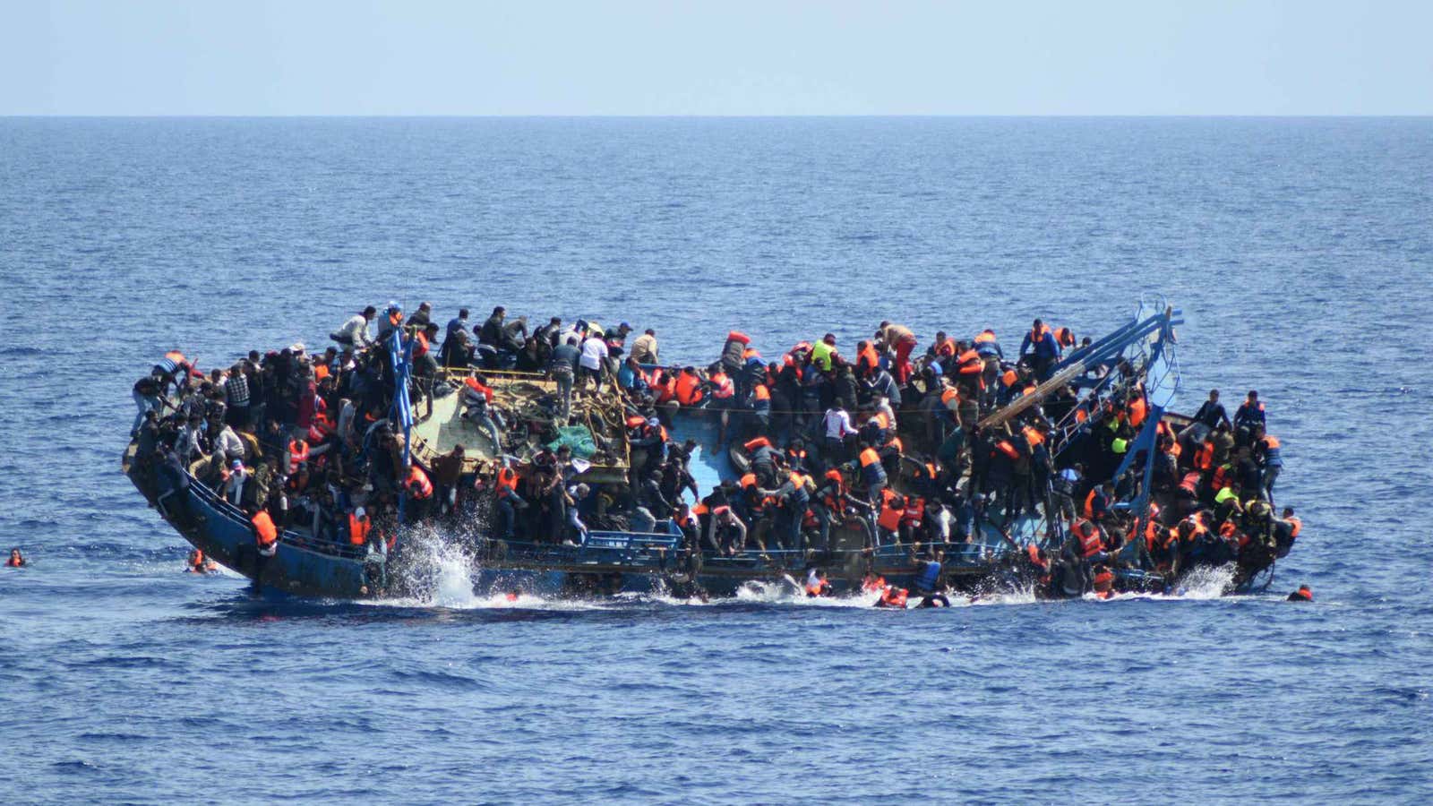 562 migrants were rescued.