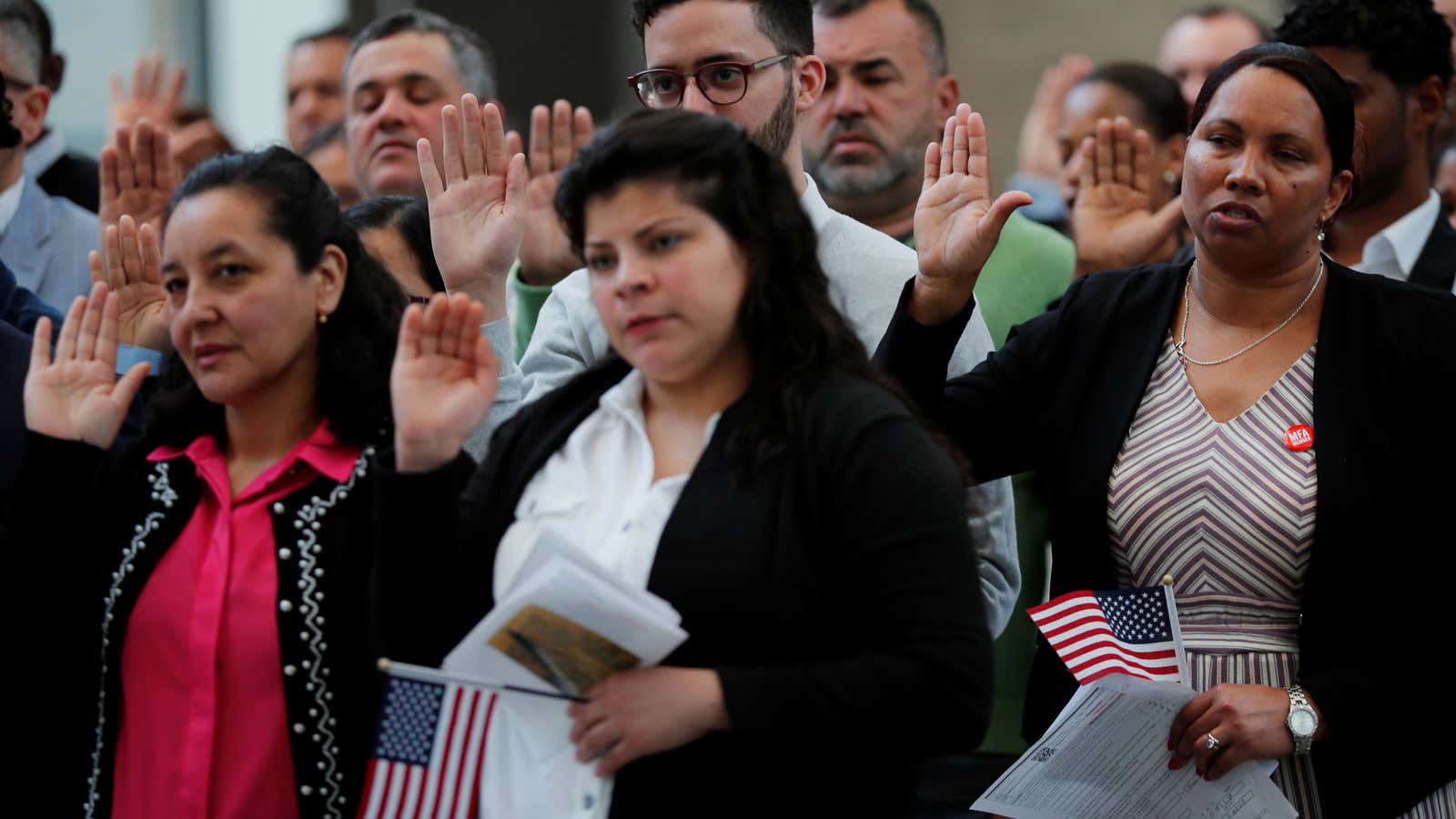 Immigrants take the Oath of Allegiance to become a U.S. citizens during an official Naturalization Ceremony at the Museum of Fine Arts, Boston in Boston, Massachusetts, U.S., May 6, 2019.   REUTERS/Brian Snyder – RC1FAA5D2010